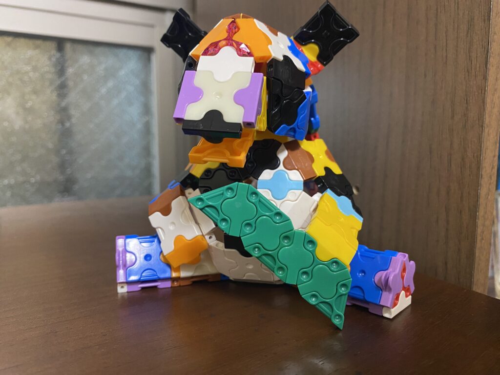 5歳の子どもがLaQで作ったカラフルな動物作品