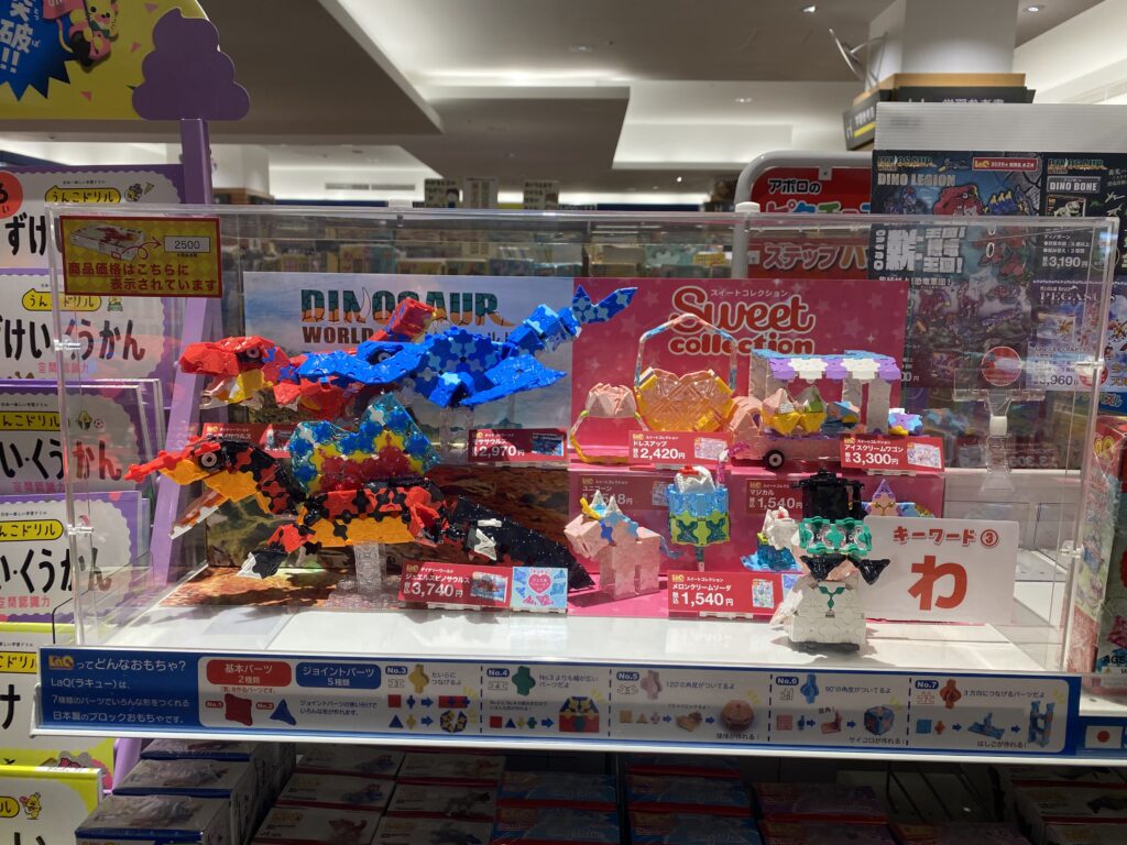 laq-bookstore-display-02.jpg