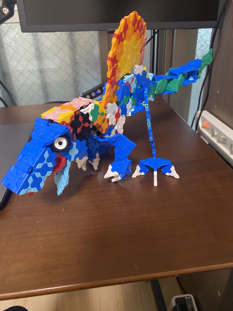 5歳の子どもがLaQで作った大きなスピノサウルス