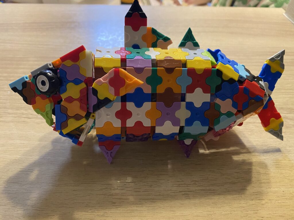 5歳の子どもがLaQで作った大きなマグロ