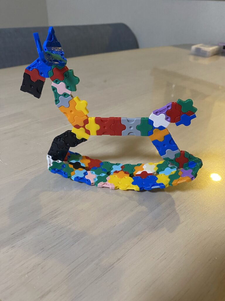 5歳の子どもがLaQで作った木馬