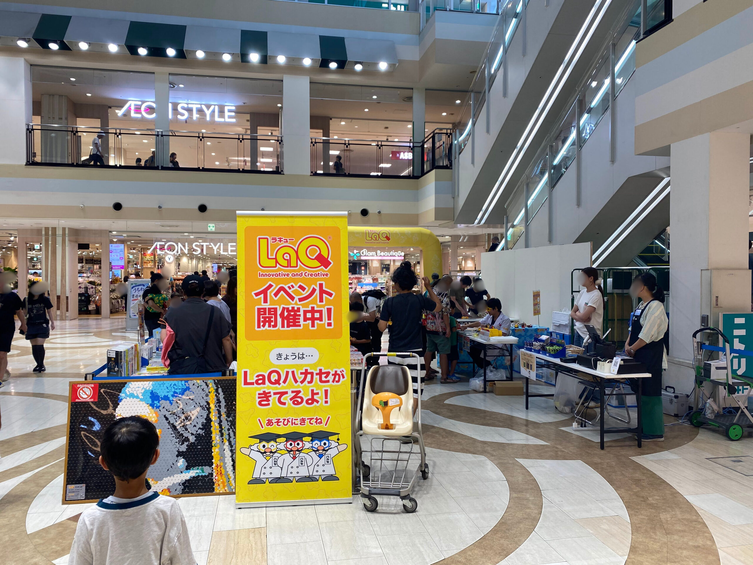 親子でにぎわうLaQハカセイベント会場の様子