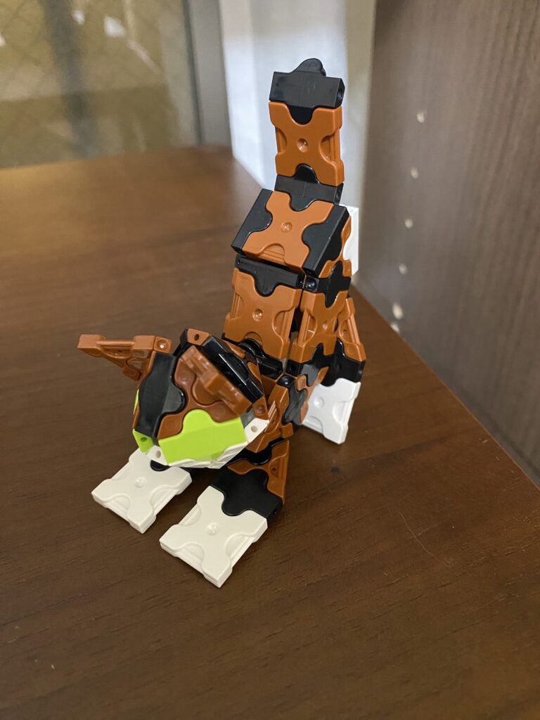 ハカセライムさんが作ってくれたライム色の目をしたLaQの猫