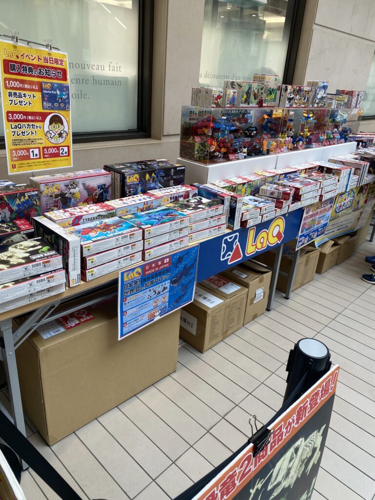 ハカセライムのLaQイベント会場に並ぶ商品と完成作品