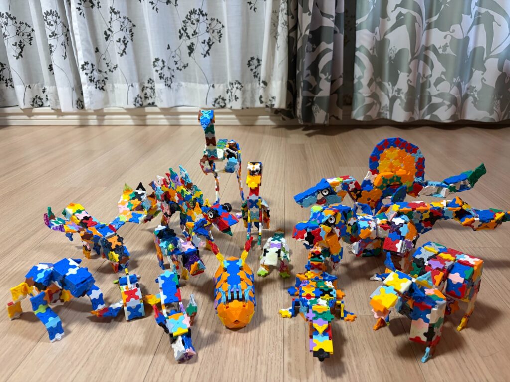 5歳の息子がこれまでに作った恐竜や動物などのLaQ作品